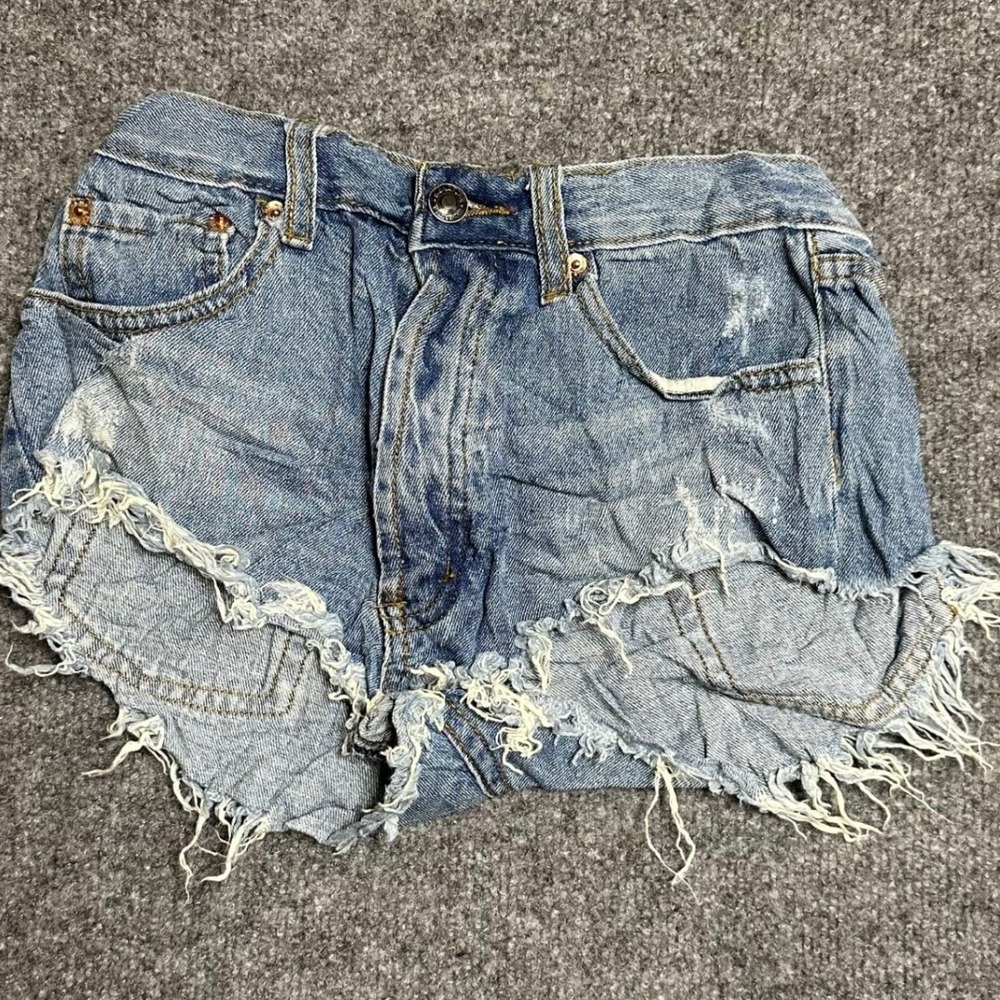 Signature 8 Denim Shorts Womens Size Small Light Wash Distressed Frayed Cut Off
